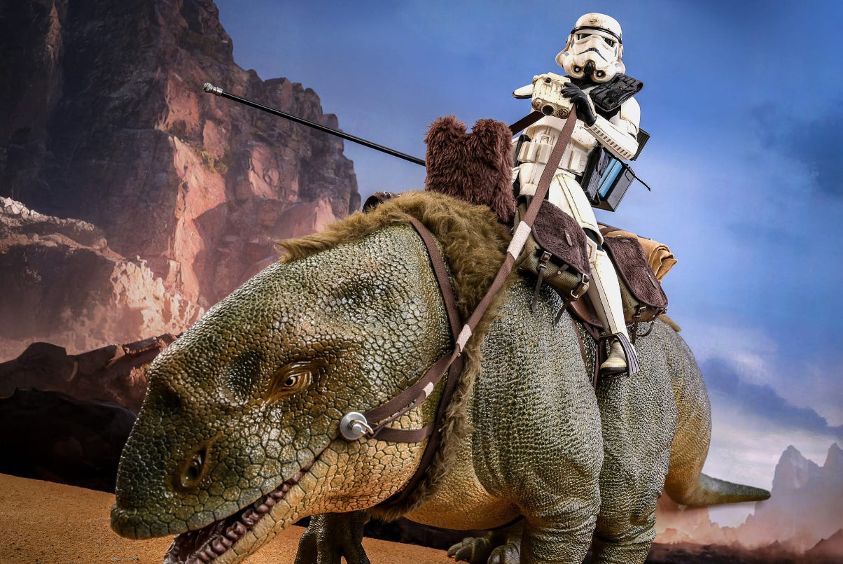 READY🔥Hot Toys MMS722 Star Wars: Episode IV A New Hope – Sandtrooper Sergeant & Dewback 1/6 Scale Collectible Figure Set