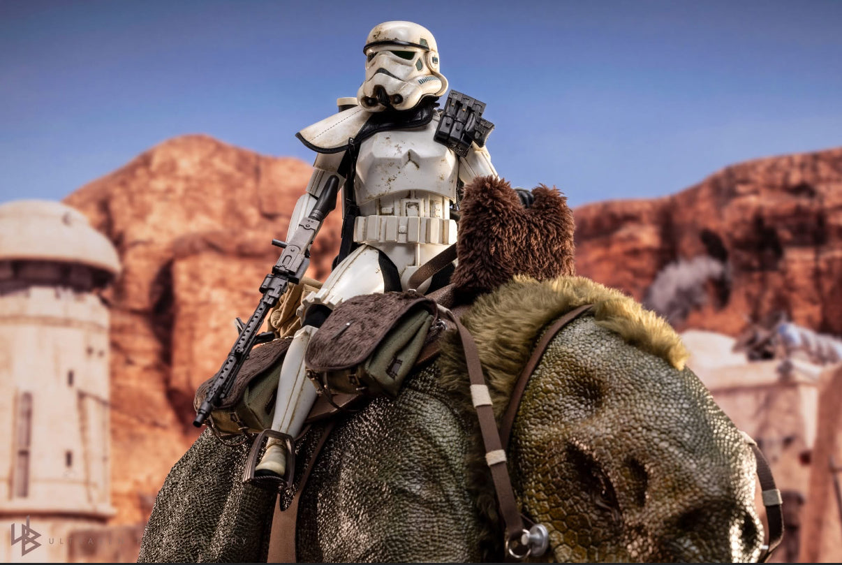 READY🔥Hot Toys MMS722 Star Wars: Episode IV A New Hope – Sandtrooper Sergeant & Dewback 1/6 Scale Collectible Figure Set