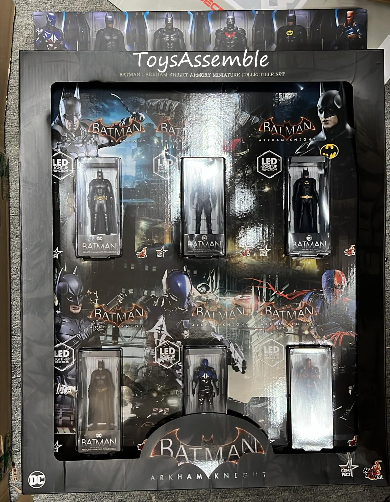 🔥Hot Toys Miniature VGMC015 Batman Arkham Knight Armory Collectible 6 Units Set