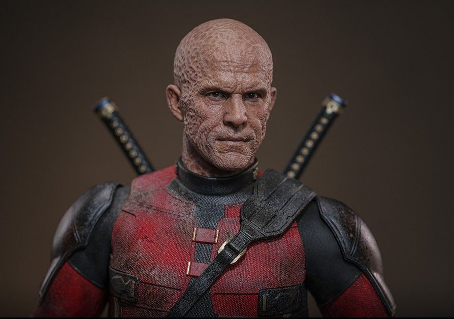Pre-Owned🔥Hot Toys MMS782 Deadpool & Wolverine 1/6th scale Deadpool (Battling Version) Collectible Figure