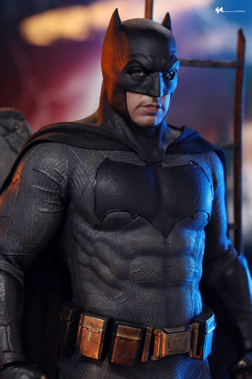 READY🔥Hot Toys MMS731 Batman v Superman: Dawn of Justice - 1/6th scale Batman (2.0) Collectible Figure (Regular Version)