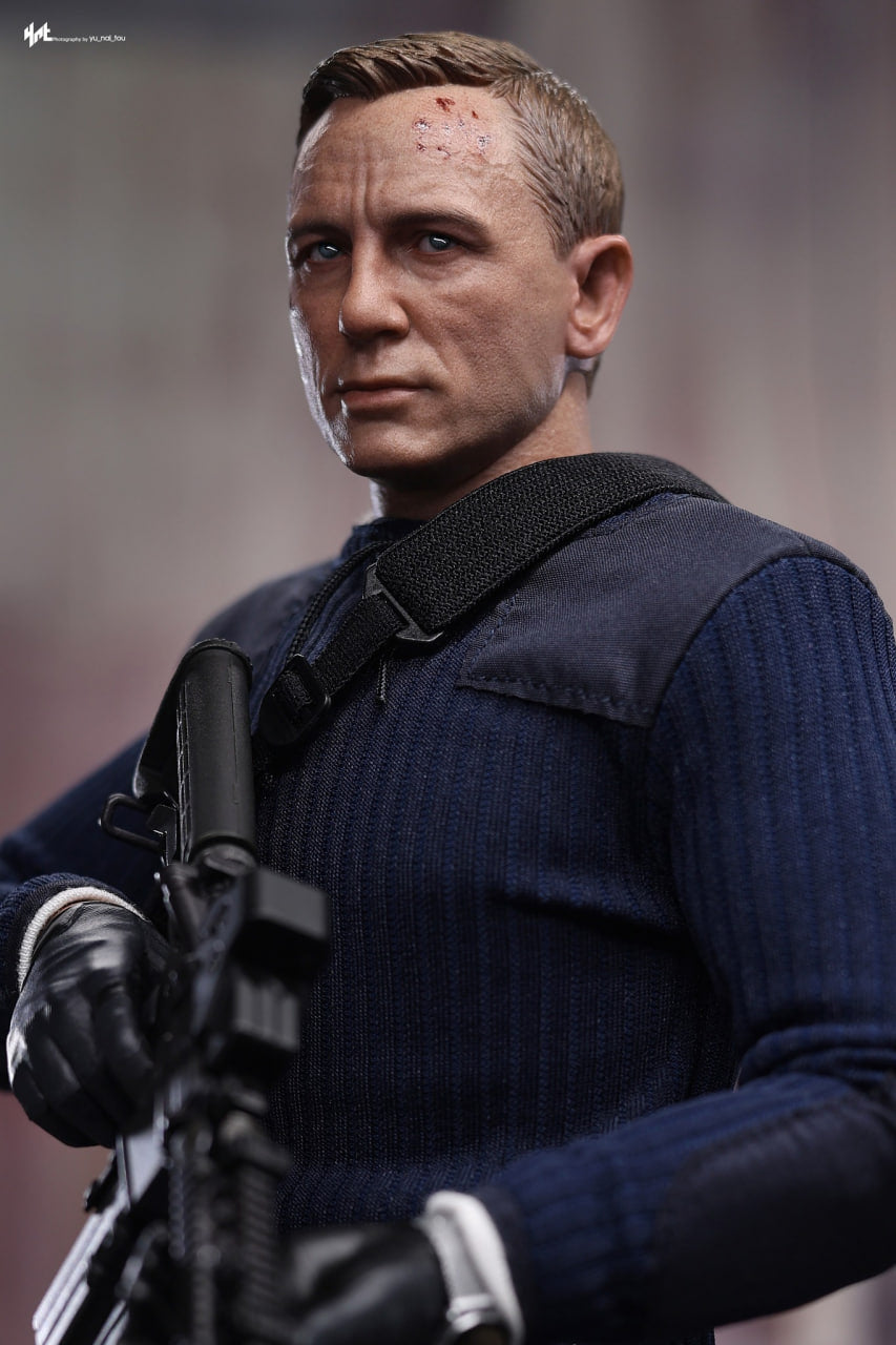 READY🔥Hot Toys MMS804 No Time To Die 1/6th scale James Bond (Commando Outfit) Collectible Figure