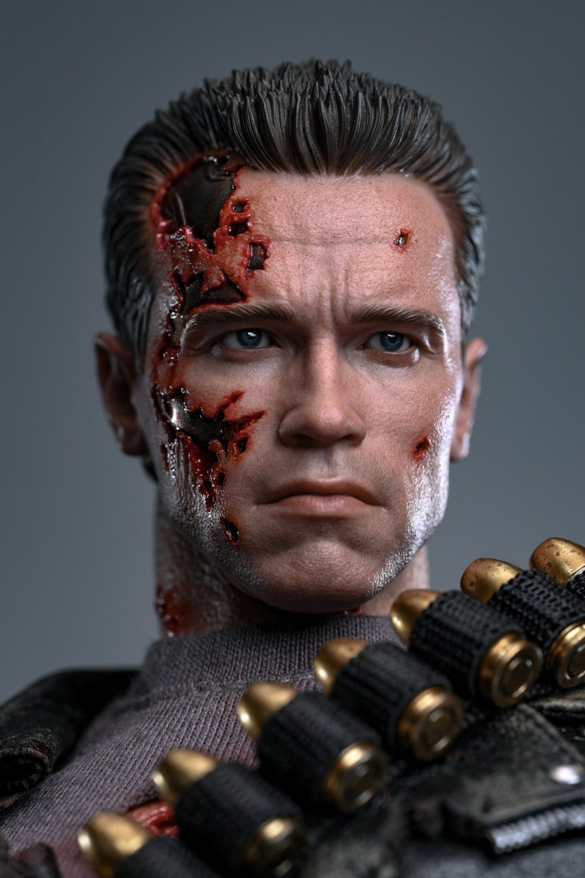🔥Hot Toys DX46 Terminator 2: Judgment Day T-800 (Battle Damaged Version 2.0) 1/6th scale Collectible Figure