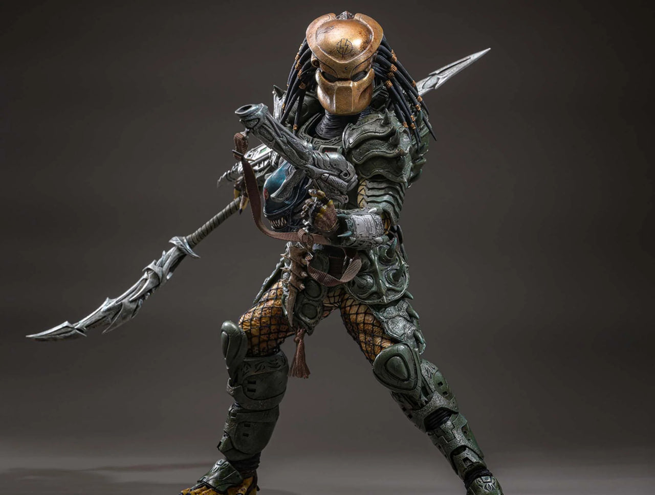 Preorder🔥Hot Toys CMS029B Predator 1/6th scale Broken Tusk Predator Collectible Figure (Special Edition)
