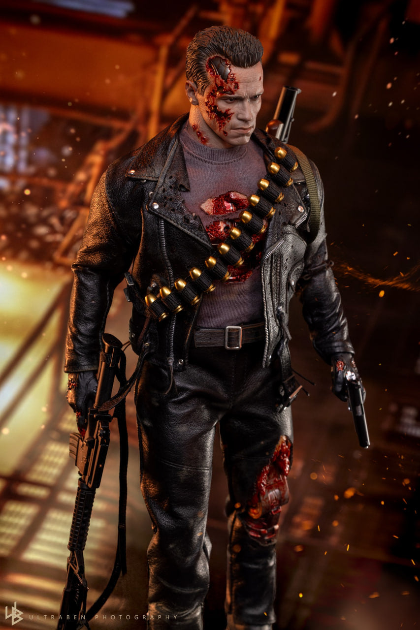 🔥Hot Toys DX46 Terminator 2: Judgment Day T-800 (Battle Damaged Version 2.0) 1/6th scale Collectible Figure