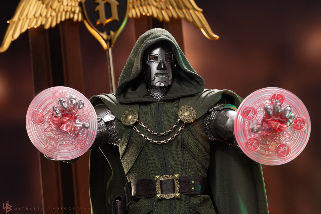 READY🔥Hot Toys CMS022B Marvel Comics 1/6th Scale Doctor Doom Collectible Figure Special Edition