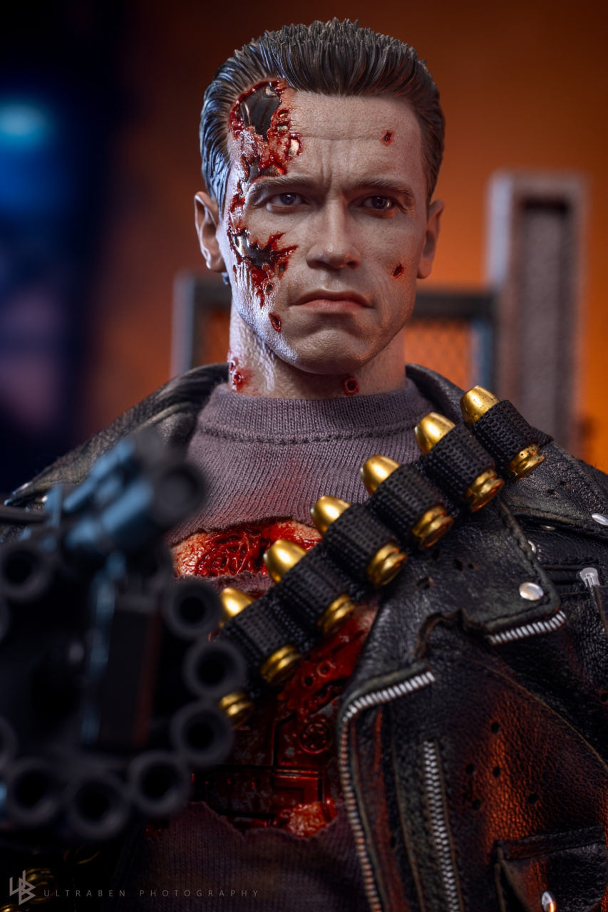 🔥Hot Toys DX46 Terminator 2: Judgment Day T-800 (Battle Damaged Version 2.0) 1/6th scale Collectible Figure