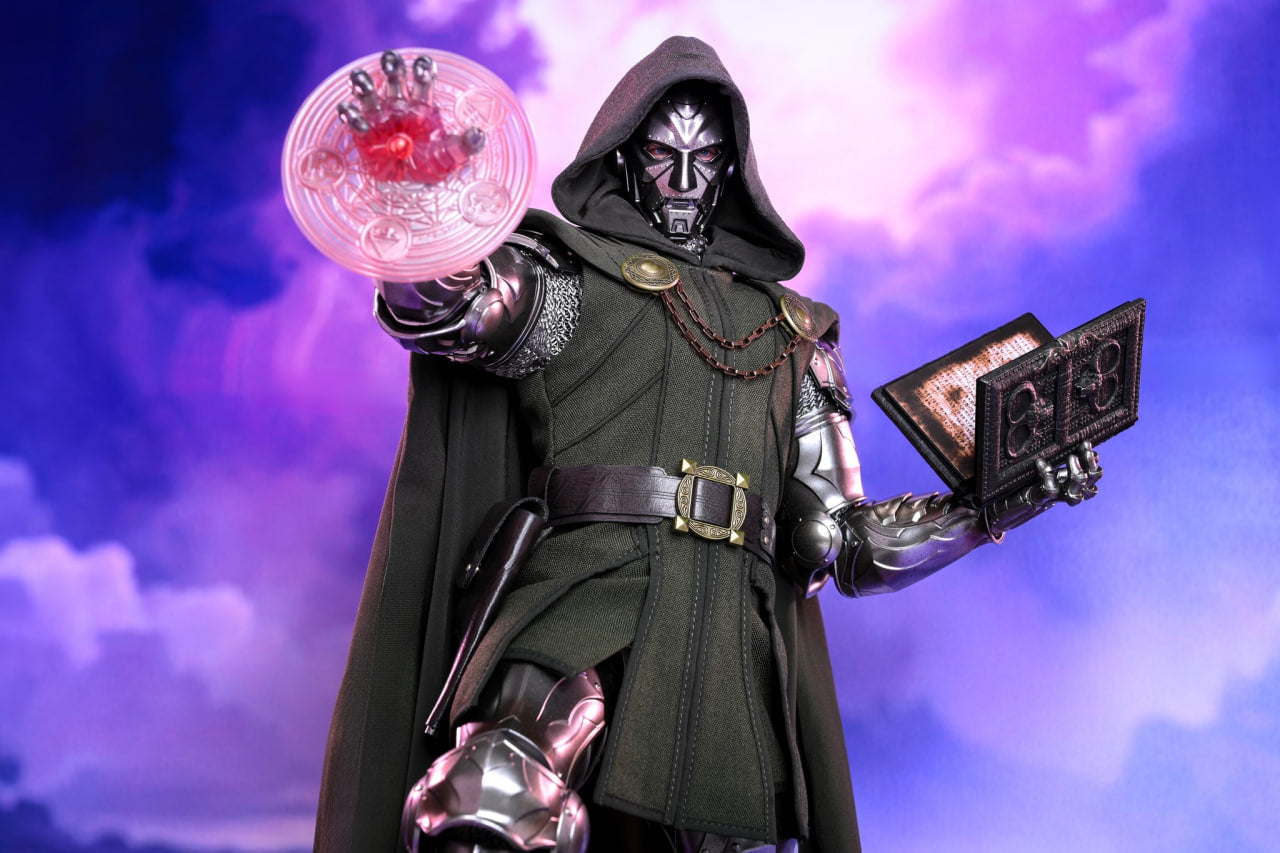 READY🔥Hot Toys CMS022B Marvel Comics 1/6th Scale Doctor Doom Collectible Figure Special Edition