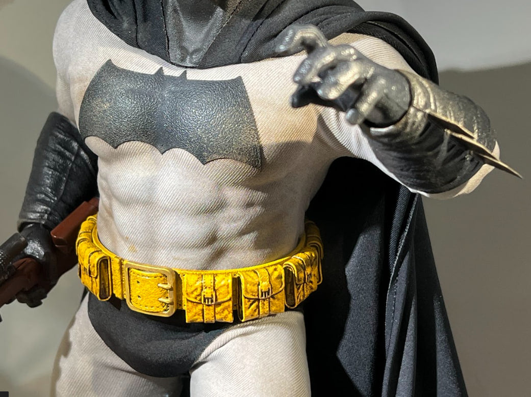 Preorderš„Hot Toys CMS024 DC Comic Batman The Dark Knight Returns Batman 1/6 Scale Collectible Figure