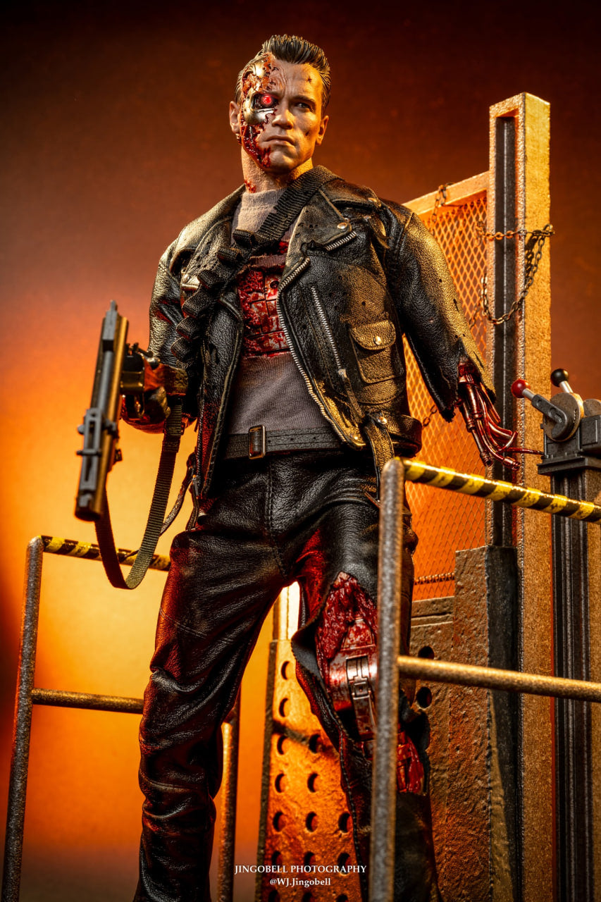 🔥Hot Toys DX46 Terminator 2: Judgment Day T-800 (Battle Damaged Version 2.0) 1/6th scale Collectible Figure