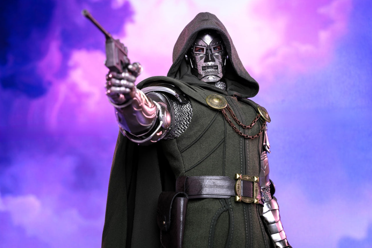 READY🔥Hot Toys CMS022B Marvel Comics 1/6th Scale Doctor Doom Collectible Figure Special Edition