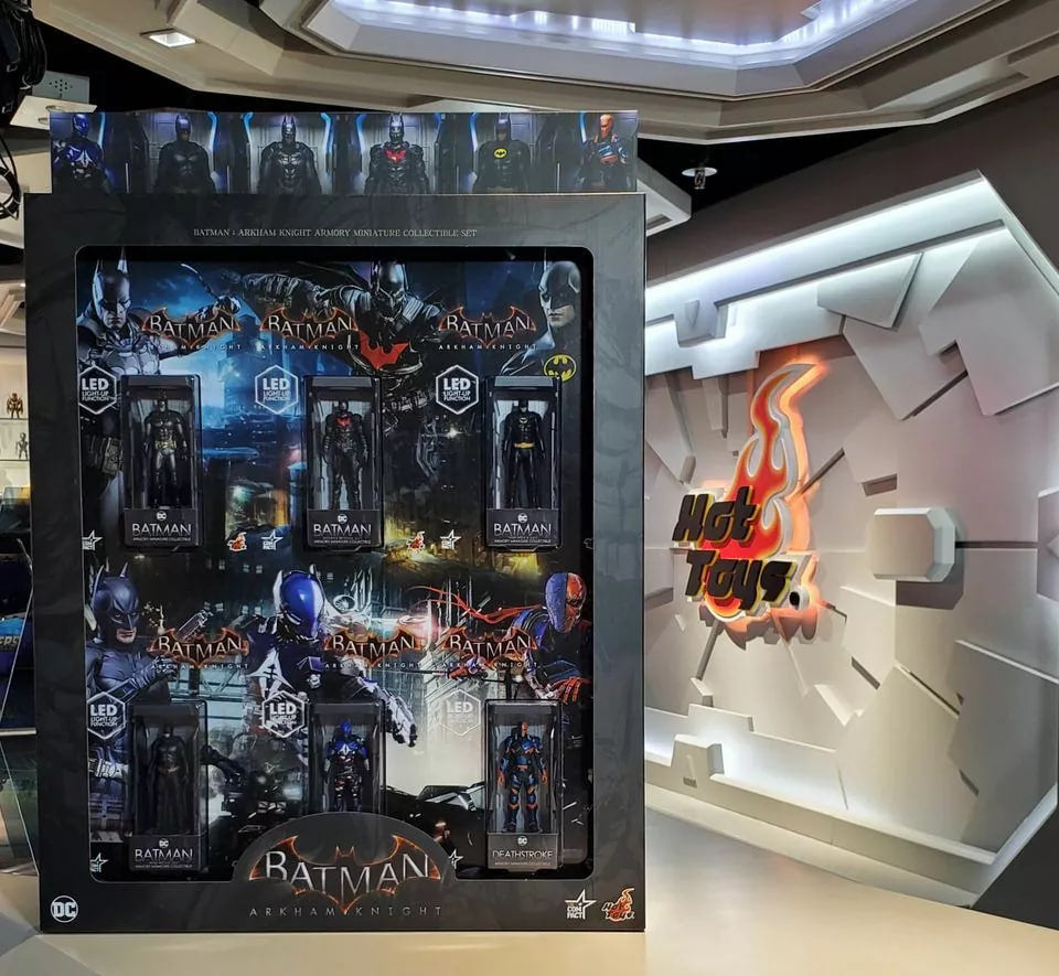 🔥Hot Toys Miniature VGMC015 Batman Arkham Knight Armory Collectible 6 Units Set