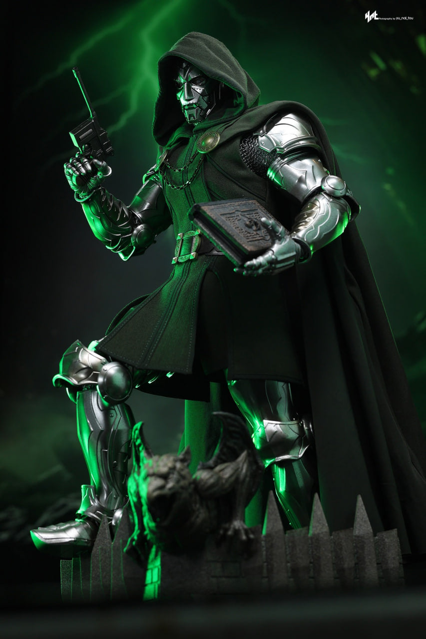 READY🔥Hot Toys CMS022B Marvel Comics 1/6th Scale Doctor Doom Collectible Figure Special Edition