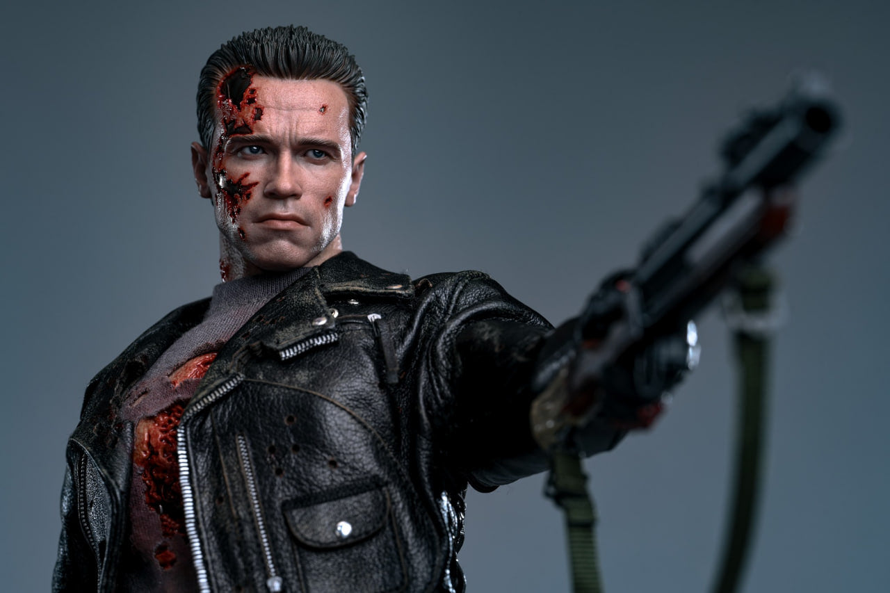 🔥Hot Toys DX46 Terminator 2: Judgment Day T-800 (Battle Damaged Version 2.0) 1/6th scale Collectible Figure