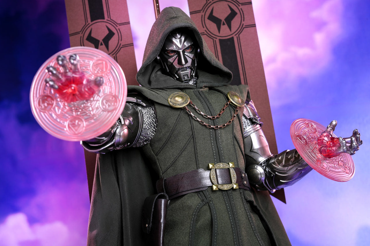 READY🔥Hot Toys CMS022B Marvel Comics 1/6th Scale Doctor Doom Collectible Figure Special Edition