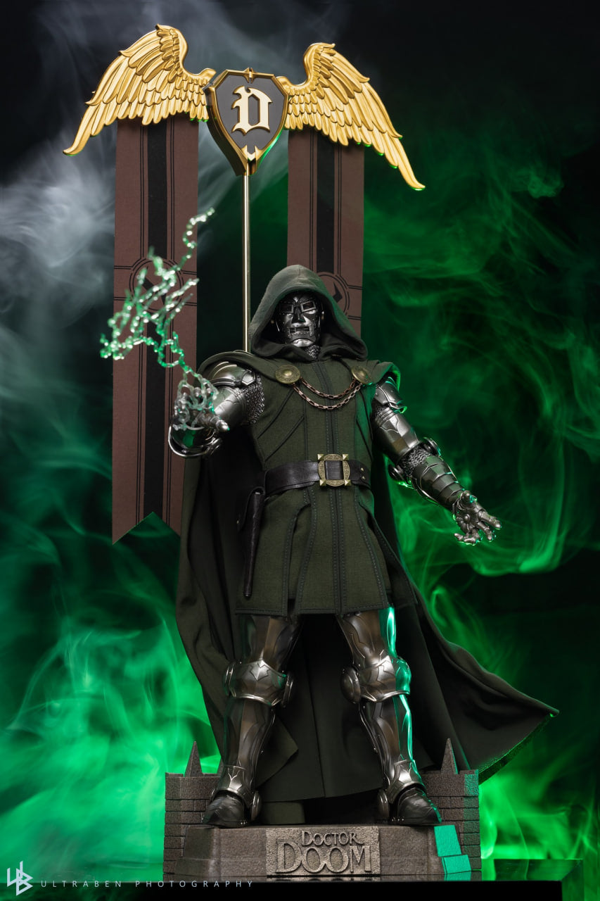 READY🔥Hot Toys CMS022B Marvel Comics 1/6th Scale Doctor Doom Collectible Figure Special Edition