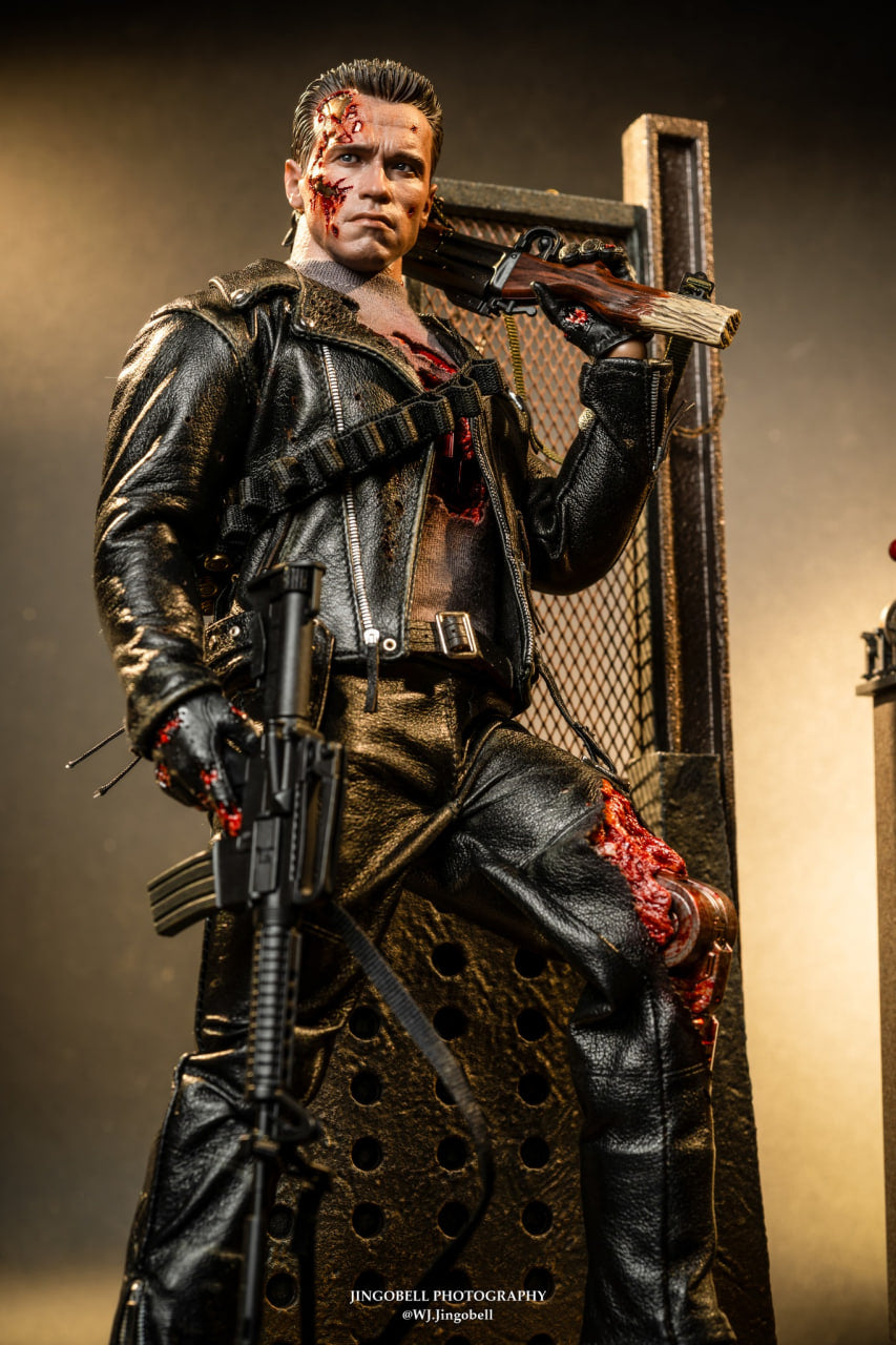 🔥Hot Toys DX46 Terminator 2: Judgment Day T-800 (Battle Damaged Version 2.0) 1/6th scale Collectible Figure