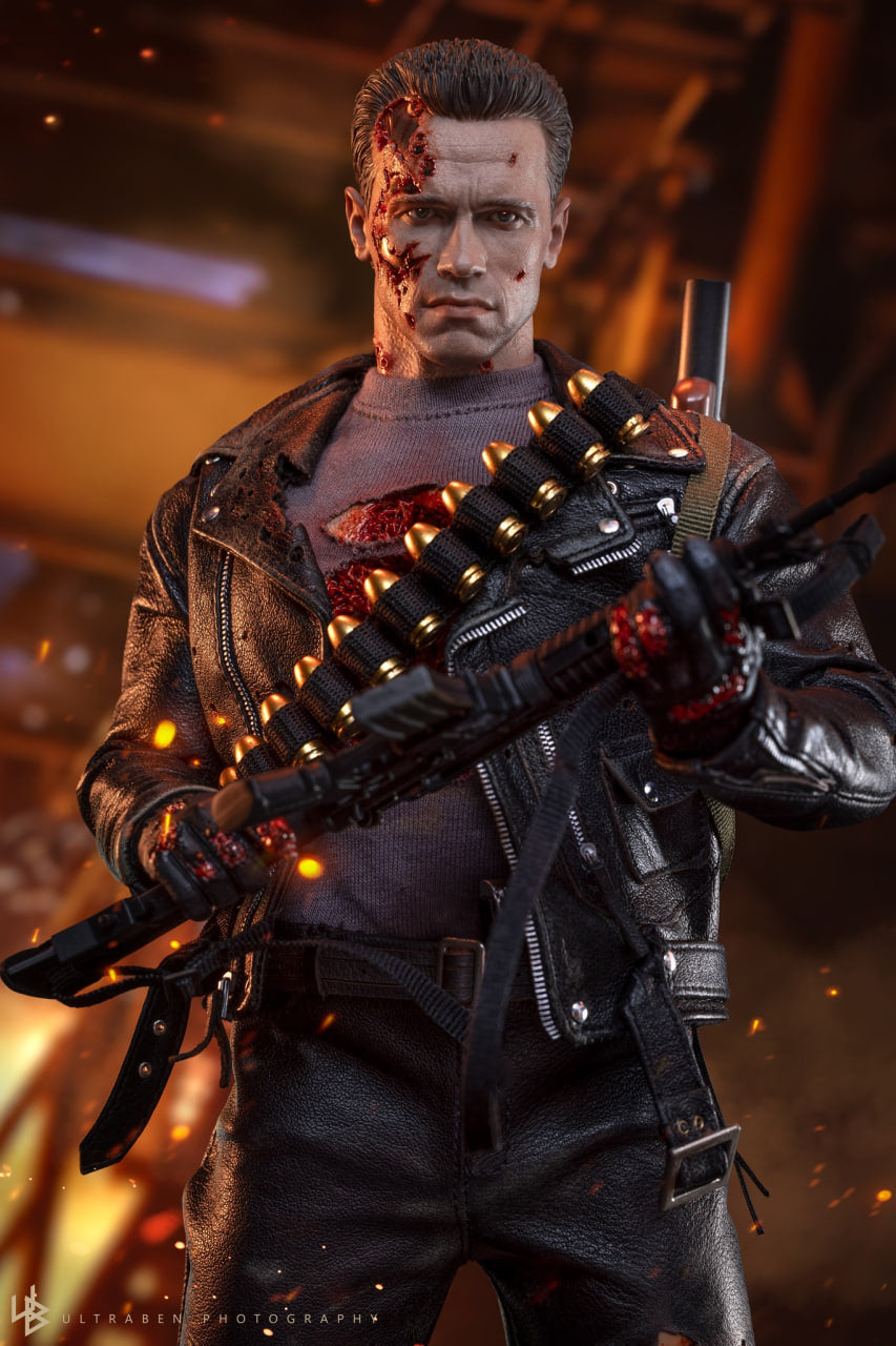 🔥Hot Toys DX46 Terminator 2: Judgment Day T-800 (Battle Damaged Version 2.0) 1/6th scale Collectible Figure