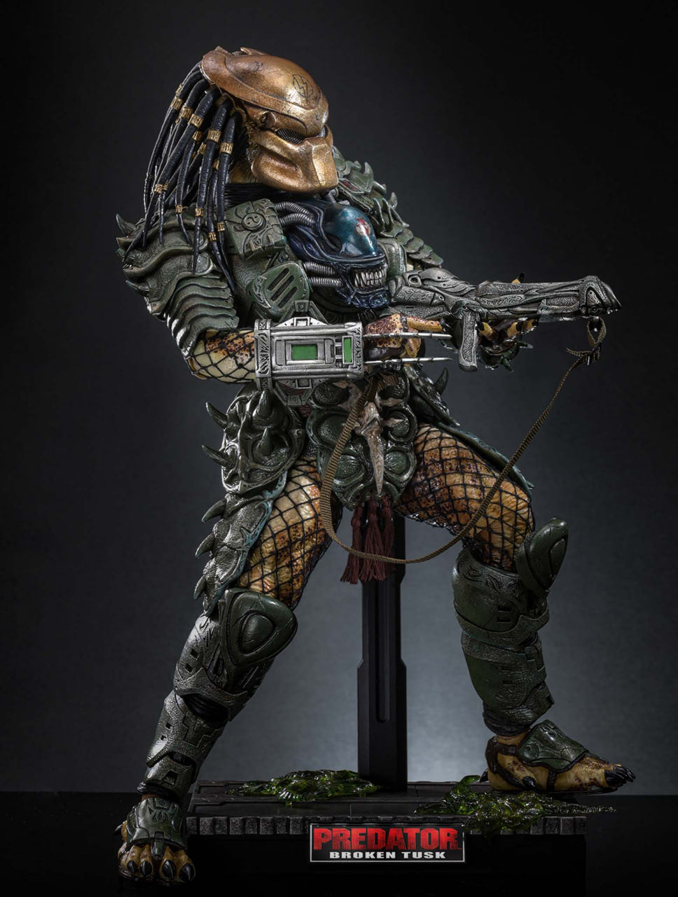 Preorder🔥Hot Toys CMS029B Predator 1/6th scale Broken Tusk Predator Collectible Figure (Special Edition)