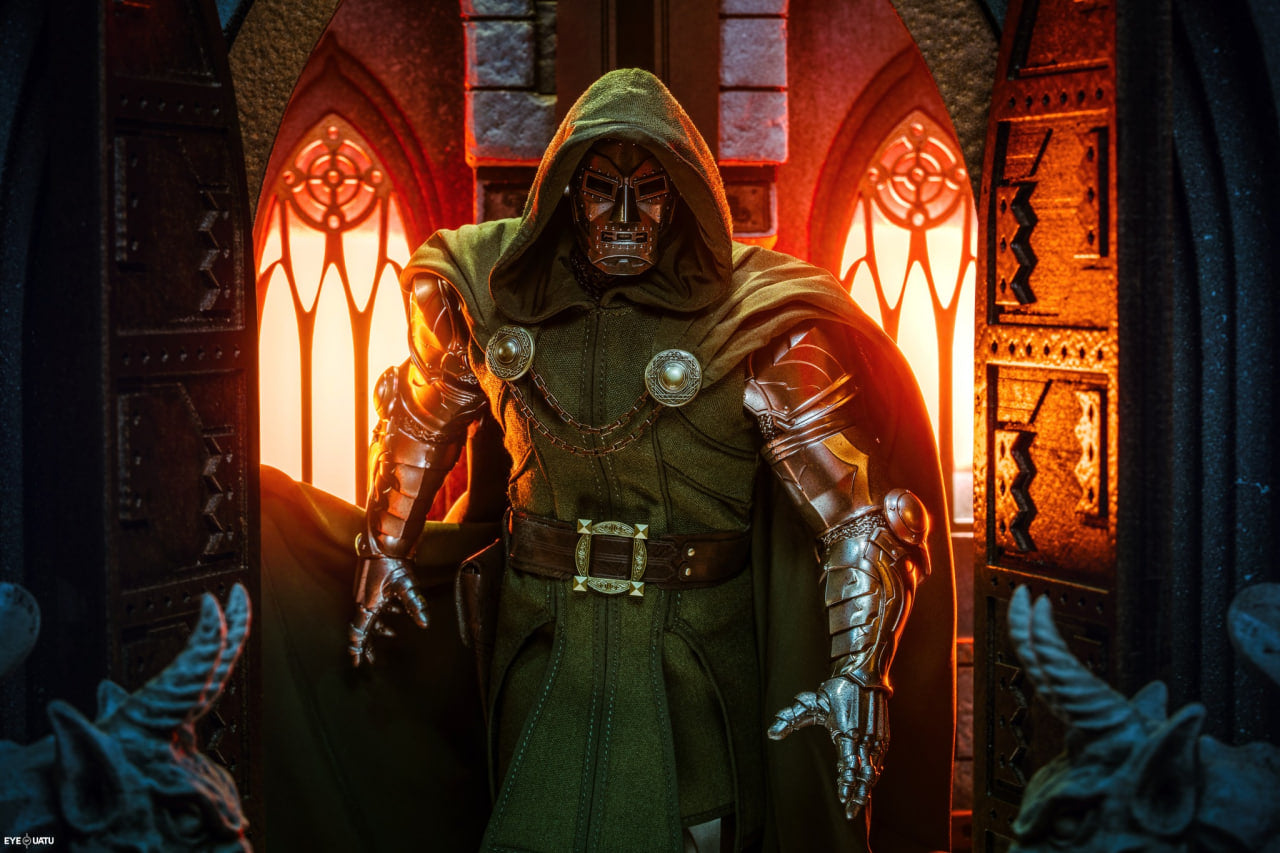 READY🔥Hot Toys CMS022B Marvel Comics 1/6th Scale Doctor Doom Collectible Figure Special Edition