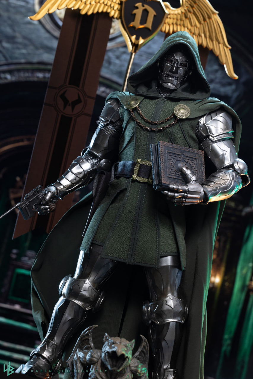 READY🔥Hot Toys CMS022B Marvel Comics 1/6th Scale Doctor Doom Collectible Figure Special Edition