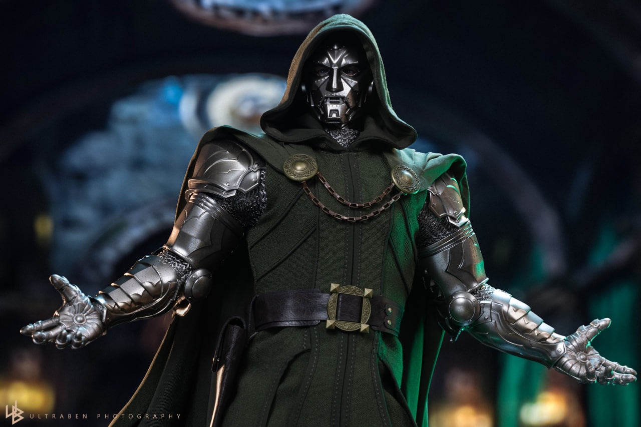 READY🔥Hot Toys CMS022B Marvel Comics 1/6th Scale Doctor Doom Collectible Figure Special Edition