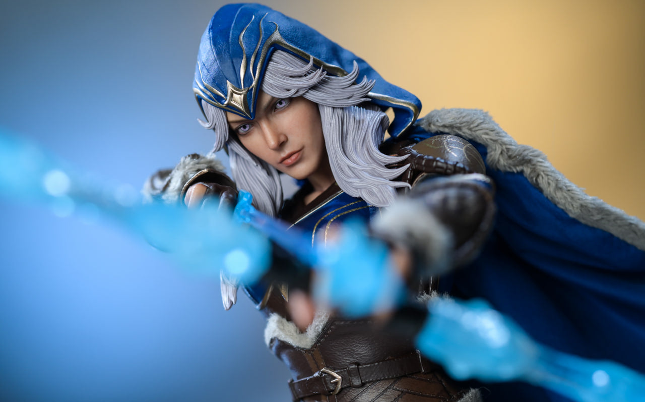 Pre-Owned🔥Hot Toys VGM60 League of Legends Ashe 1/6th scale Collectible Figure