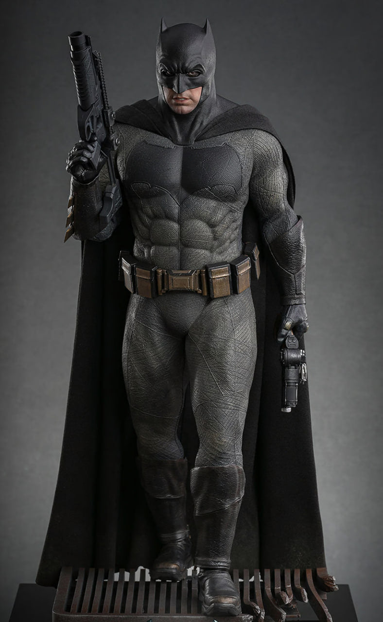 READY🔥Hot Toys MMS731 Batman v Superman: Dawn of Justice - 1/6th scale Batman (2.0) Collectible Figure (Regular Version)