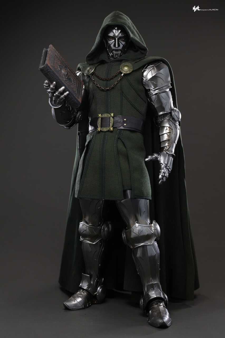 READY🔥Hot Toys CMS022B Marvel Comics 1/6th Scale Doctor Doom Collectible Figure Special Edition