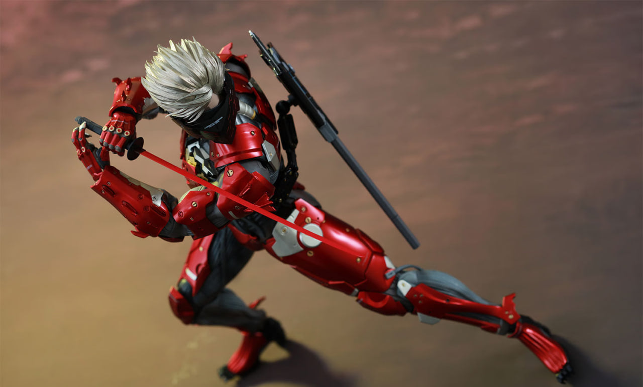 🔥HOT TOYS VGM19 METAL GEAR RISING : REVENGEANCE 1/6 RAIDEN (INFERNO ARMOR)