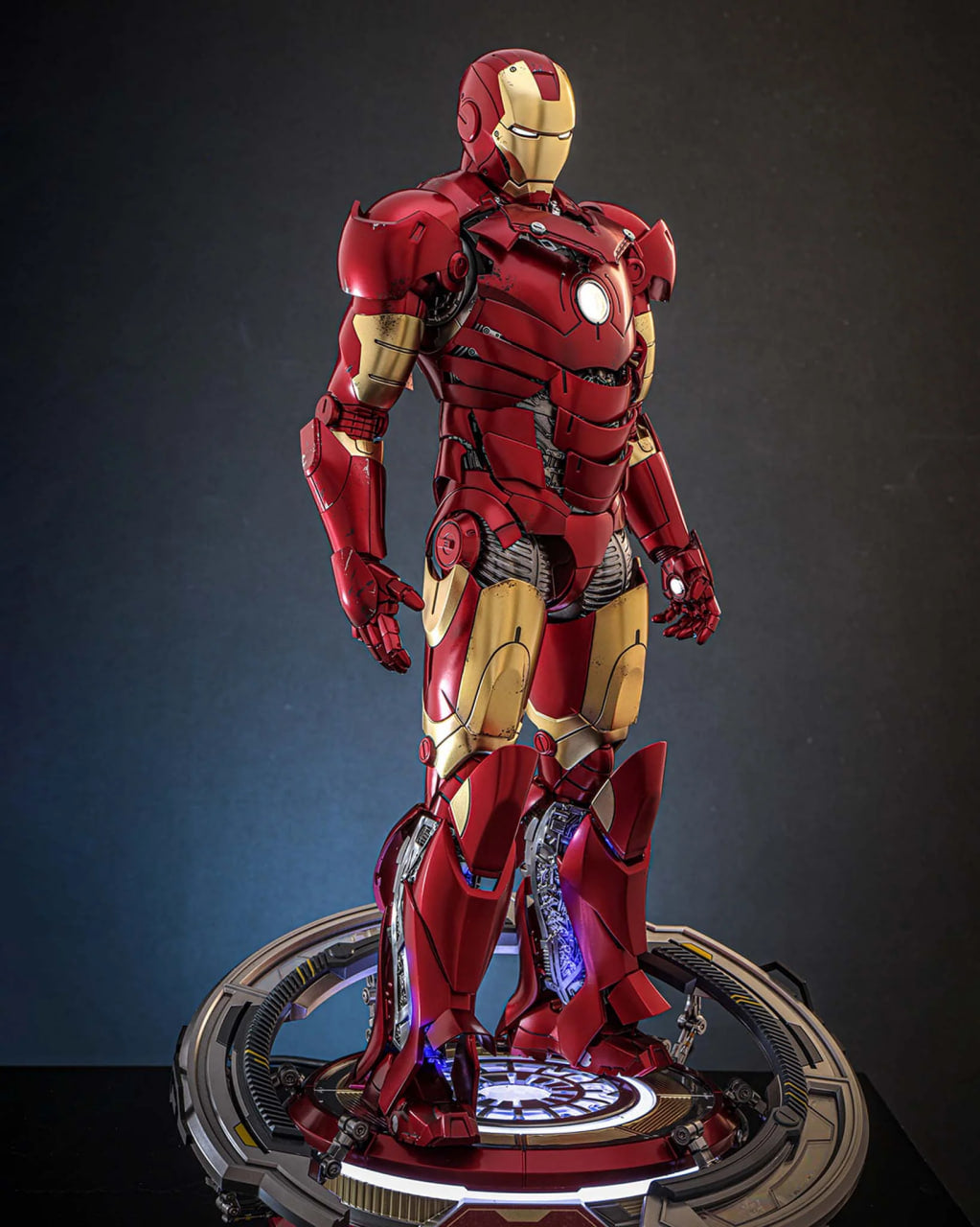 Preorder🔥Hot Toys MMS825B Iron Man 1/6th scale Iron Man Mark III (Armor Suit Up Version) Collectible Figure Special Edition