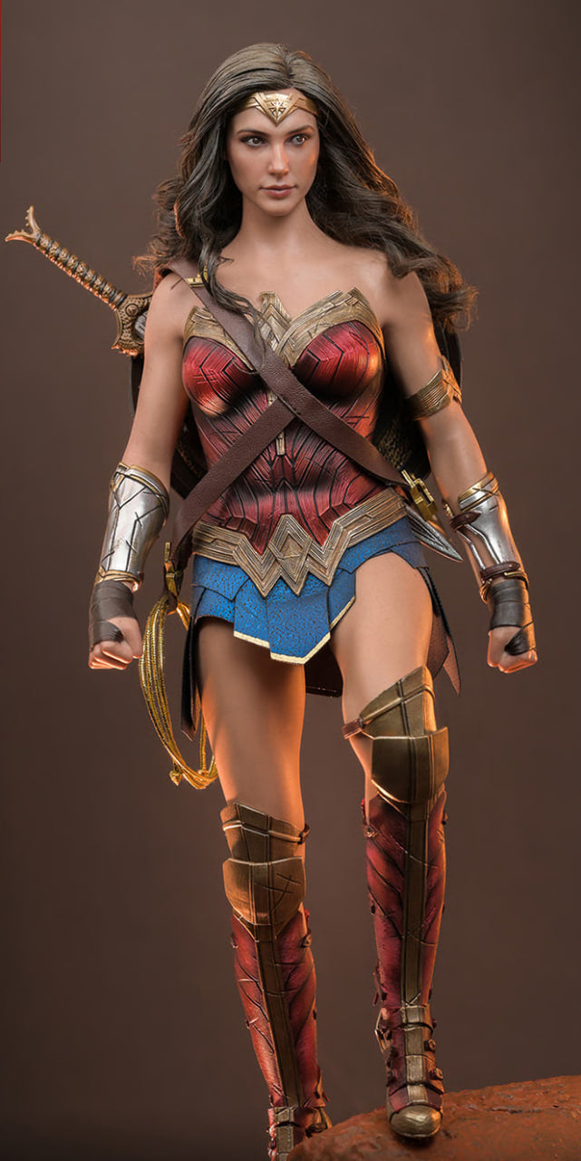 🔥Hot Toys MMS698 WB 100 Wonder Woman 1/6th Scale Collectible Figure (Exclusive Edition)(Worldwide 300PCS)