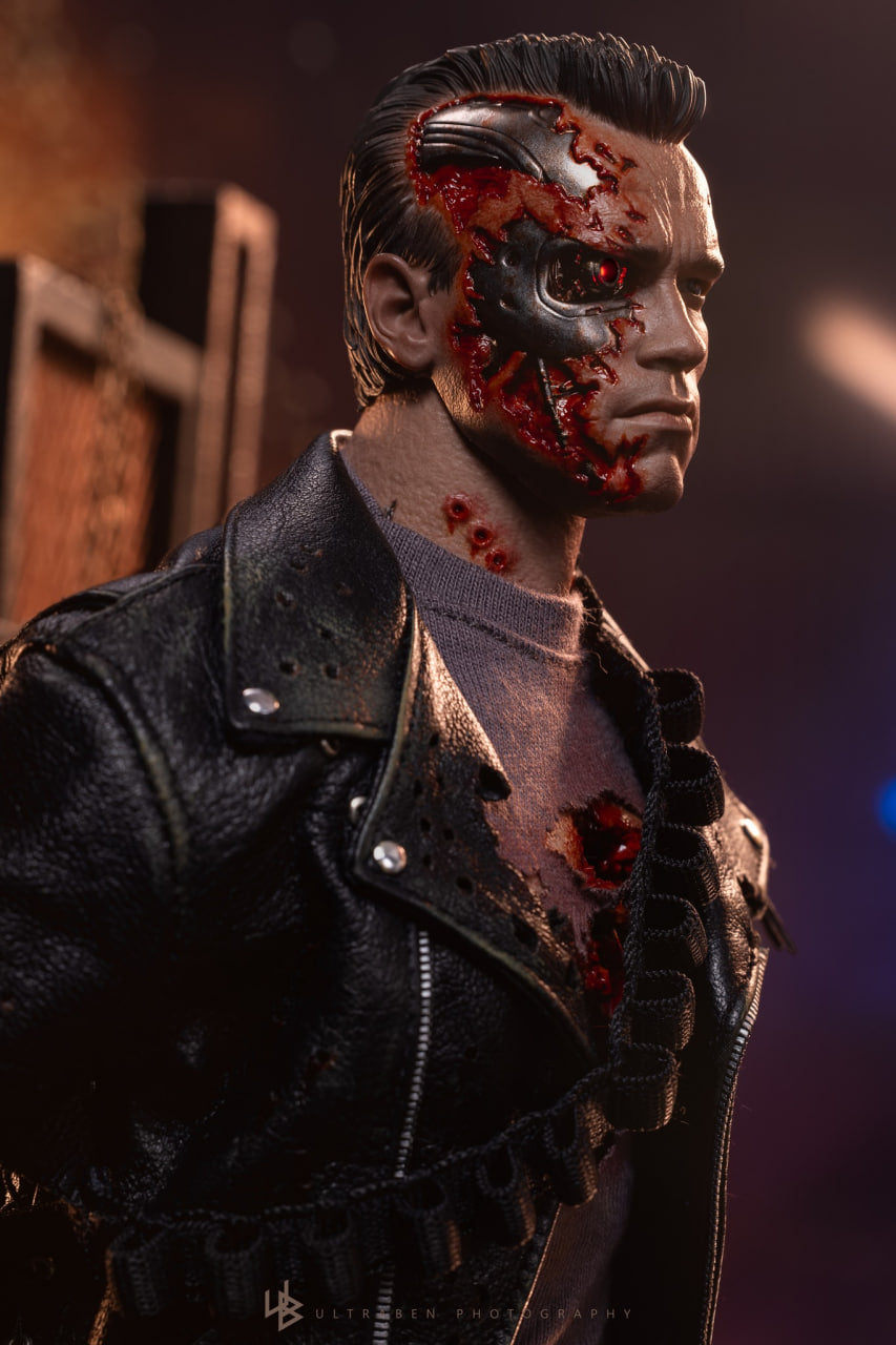 🔥Hot Toys DX46 Terminator 2: Judgment Day T-800 (Battle Damaged Version 2.0) 1/6th scale Collectible Figure