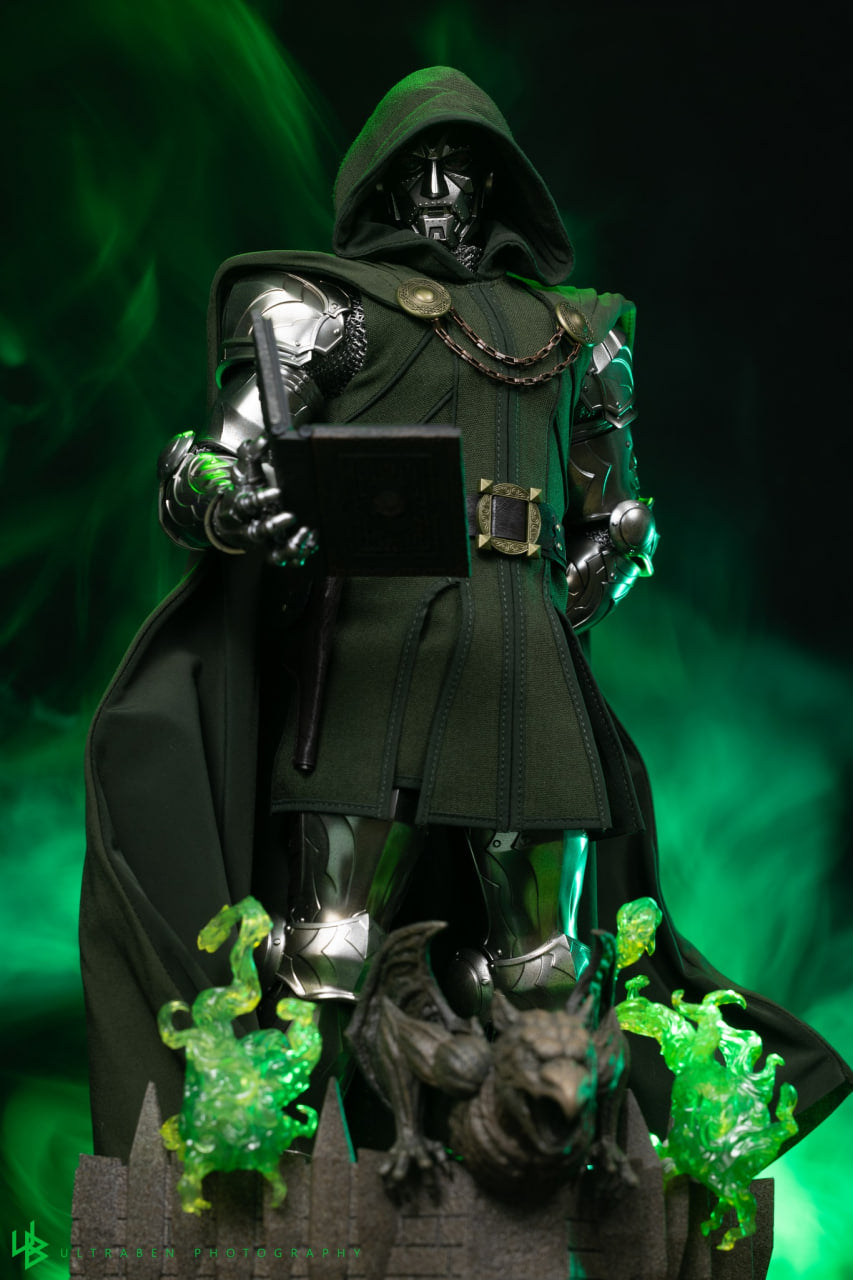 READY🔥Hot Toys CMS022B Marvel Comics 1/6th Scale Doctor Doom Collectible Figure Special Edition