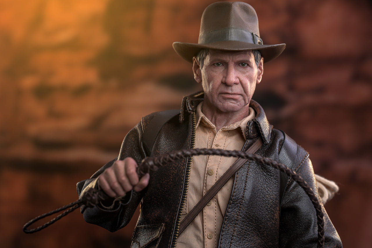 READY🔥Hot Toys MMS717 Indiana Jones and the Dial of Destiny – Indiana Jones (Deluxe Version)