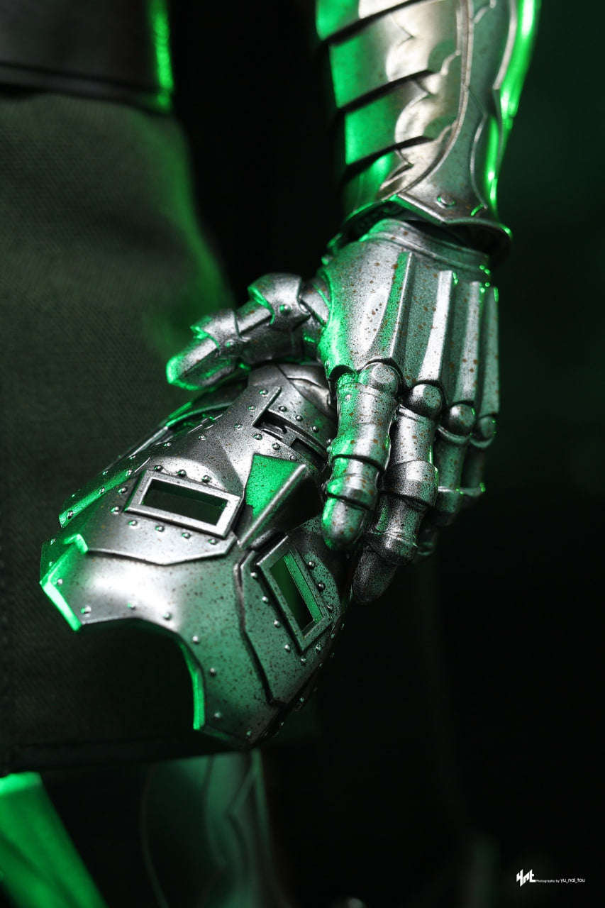 READY🔥Hot Toys CMS022B Marvel Comics 1/6th Scale Doctor Doom Collectible Figure Special Edition