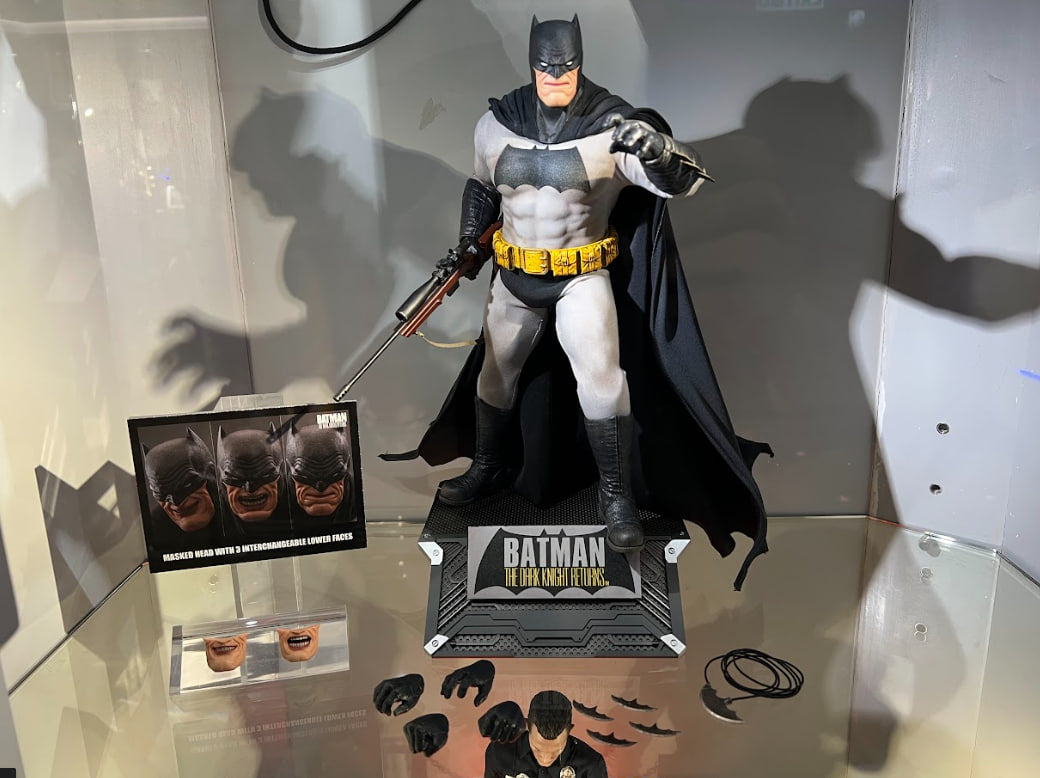 Preorderš„Hot Toys CMS024 DC Comic Batman The Dark Knight Returns Batman 1/6 Scale Collectible Figure