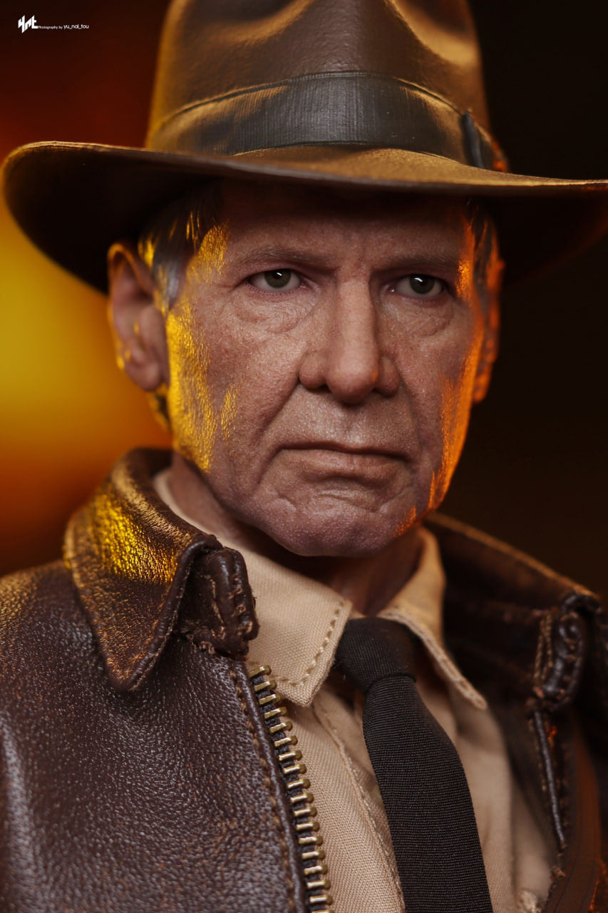 READY🔥Hot Toys MMS717 Indiana Jones and the Dial of Destiny – Indiana Jones (Deluxe Version)