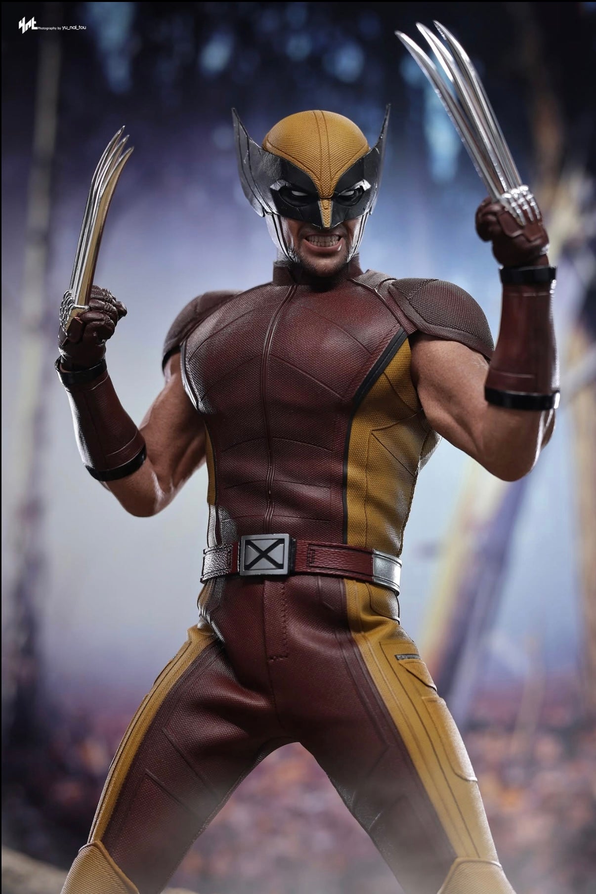 READY🔥Hot Toys MMS831 Deadpool & Wolverine 1/6th scale Wolverine (Classic Brown and Tan) Collectible Figure [Hot Toys Exclusive]