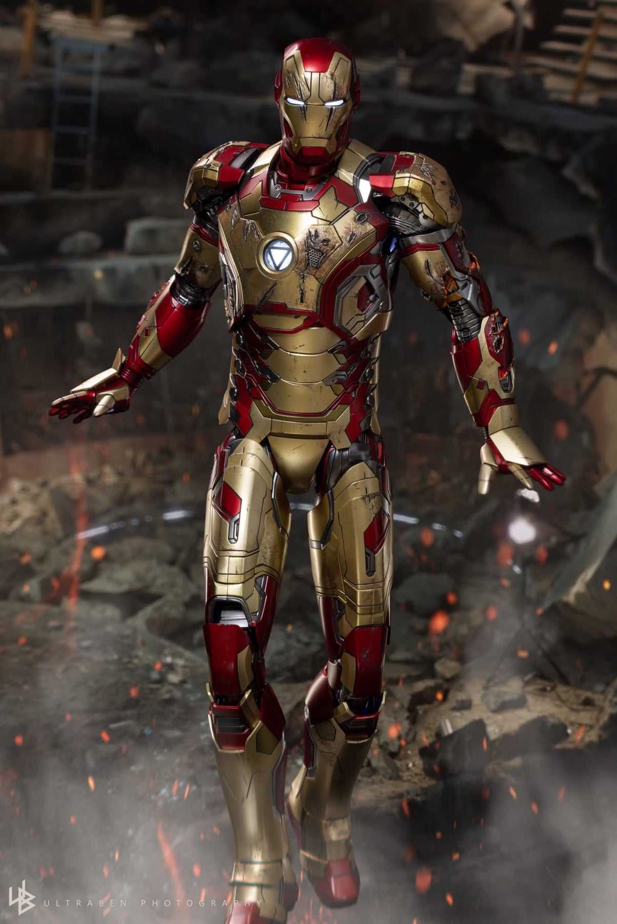 READY🔥Hot Toys MMS759D66B Marvel Ironman 3 Ironman Mark 42 (2.0) 1/6 Scale Collectible Figure (Deluxe Version) Special Edition