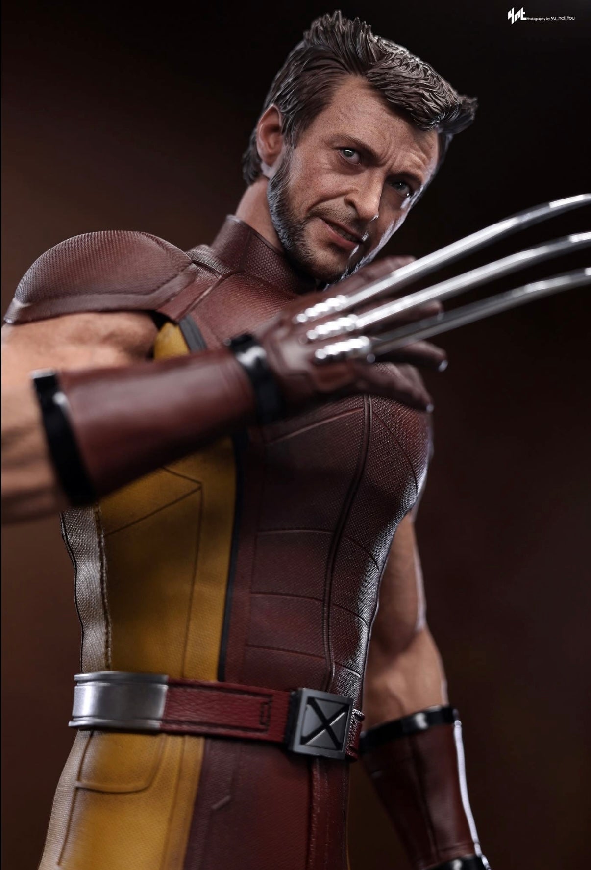 READY🔥Hot Toys MMS831 Deadpool & Wolverine 1/6th scale Wolverine (Classic Brown and Tan) Collectible Figure [Hot Toys Exclusive]