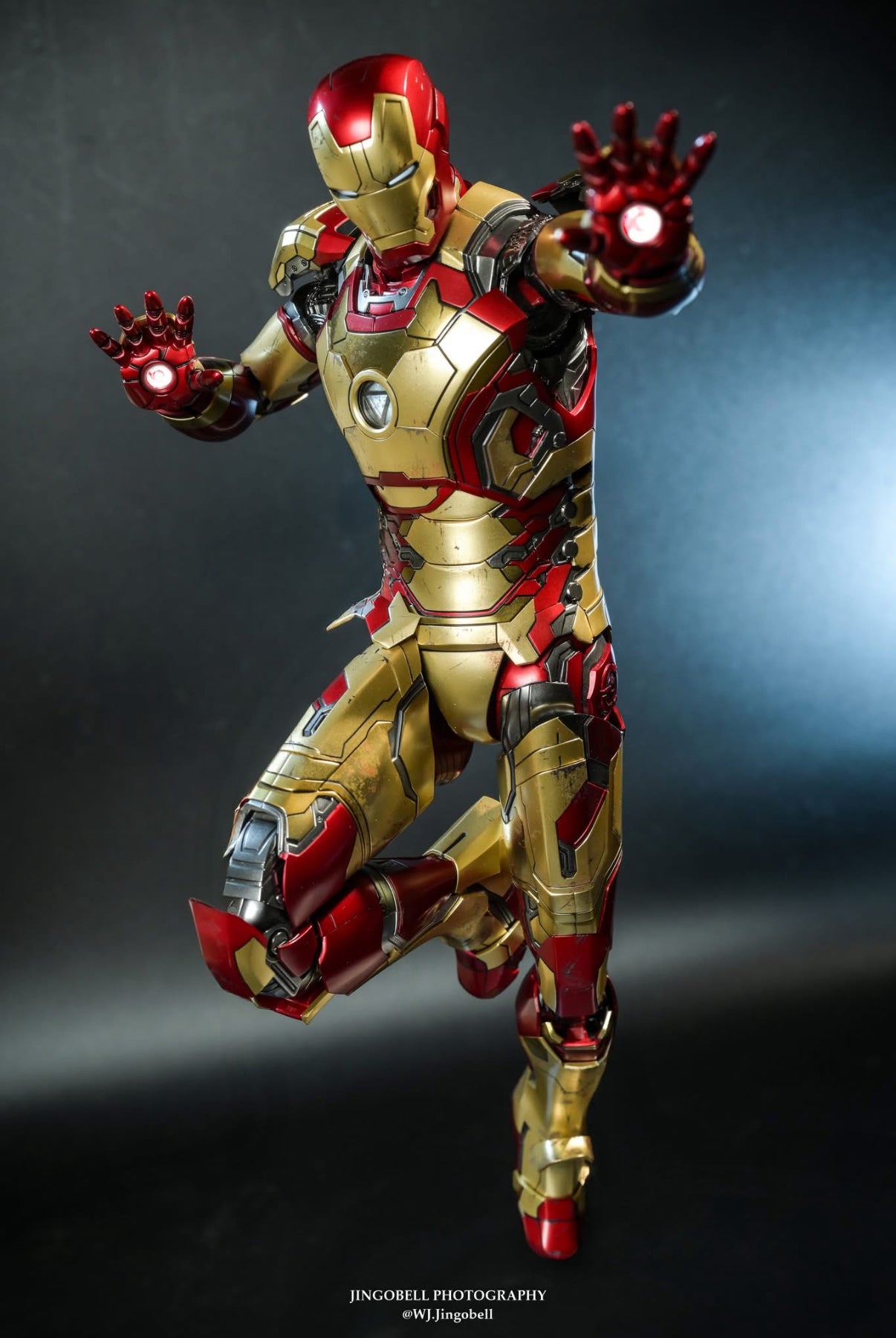READY🔥Hot Toys MMS759D66B Marvel Ironman 3 Ironman Mark 42 (2.0) 1/6 Scale Collectible Figure (Deluxe Version) Special Edition