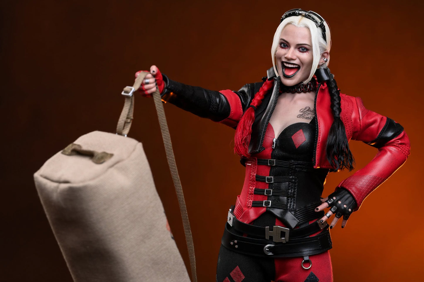 READY🔥Hot Toys MMS773AE The Suicide Squad 1/6th scale Harley Quinn Collectible Figure (Artisan Edition)