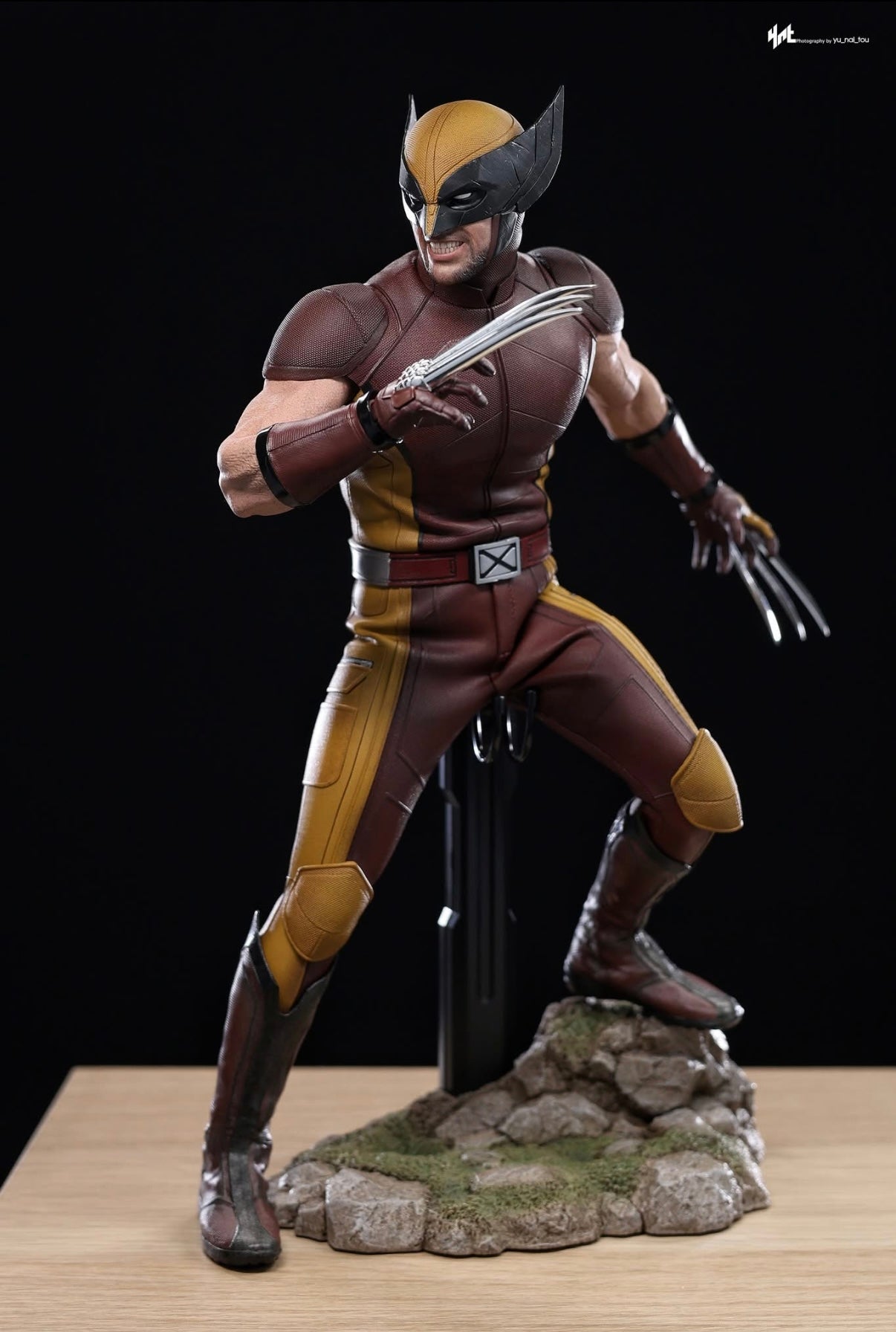 READY🔥Hot Toys MMS831 Deadpool & Wolverine 1/6th scale Wolverine (Classic Brown and Tan) Collectible Figure [Hot Toys Exclusive]