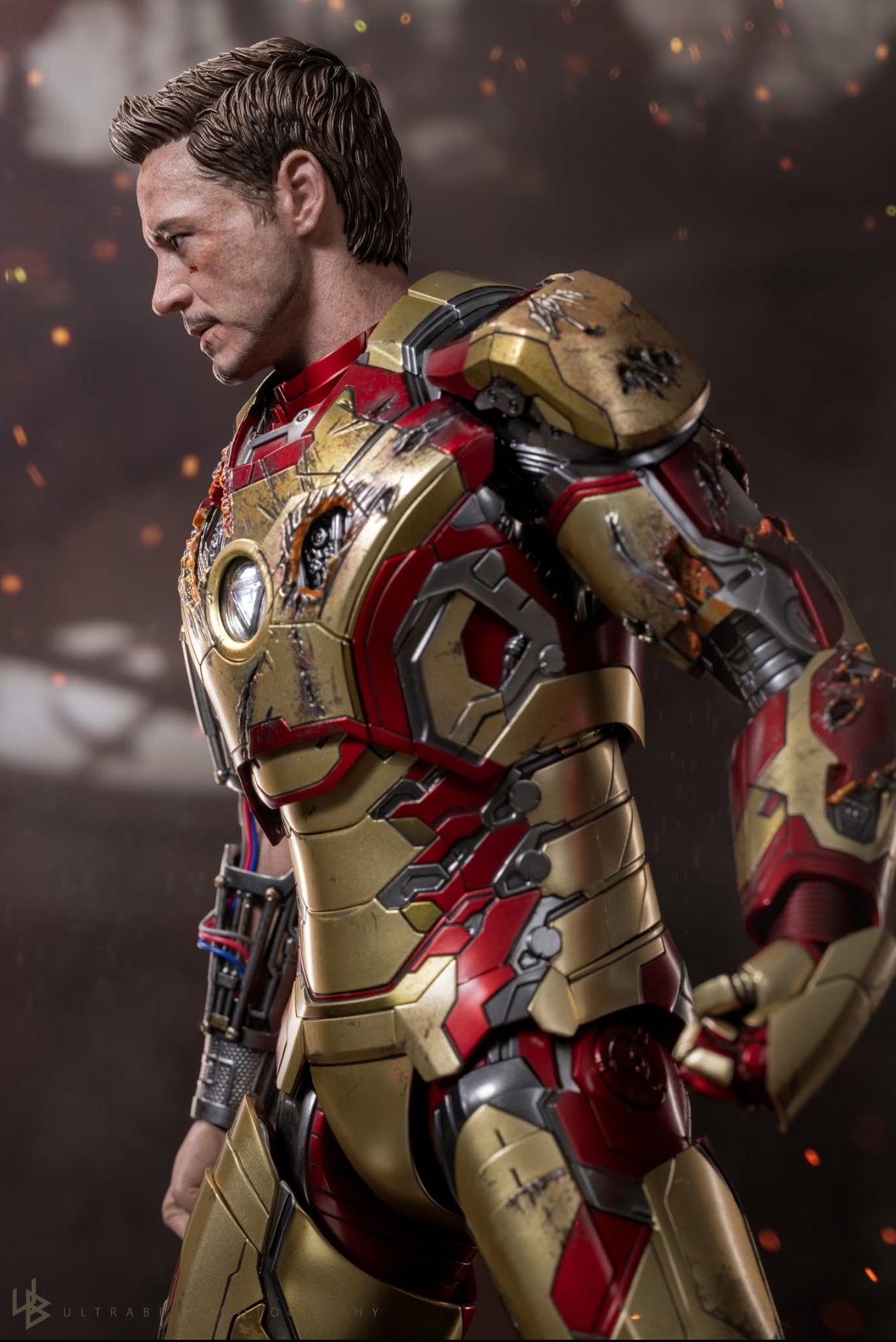 READY🔥Hot Toys MMS759D66B Marvel Ironman 3 Ironman Mark 42 (2.0) 1/6 Scale Collectible Figure (Deluxe Version) Special Edition