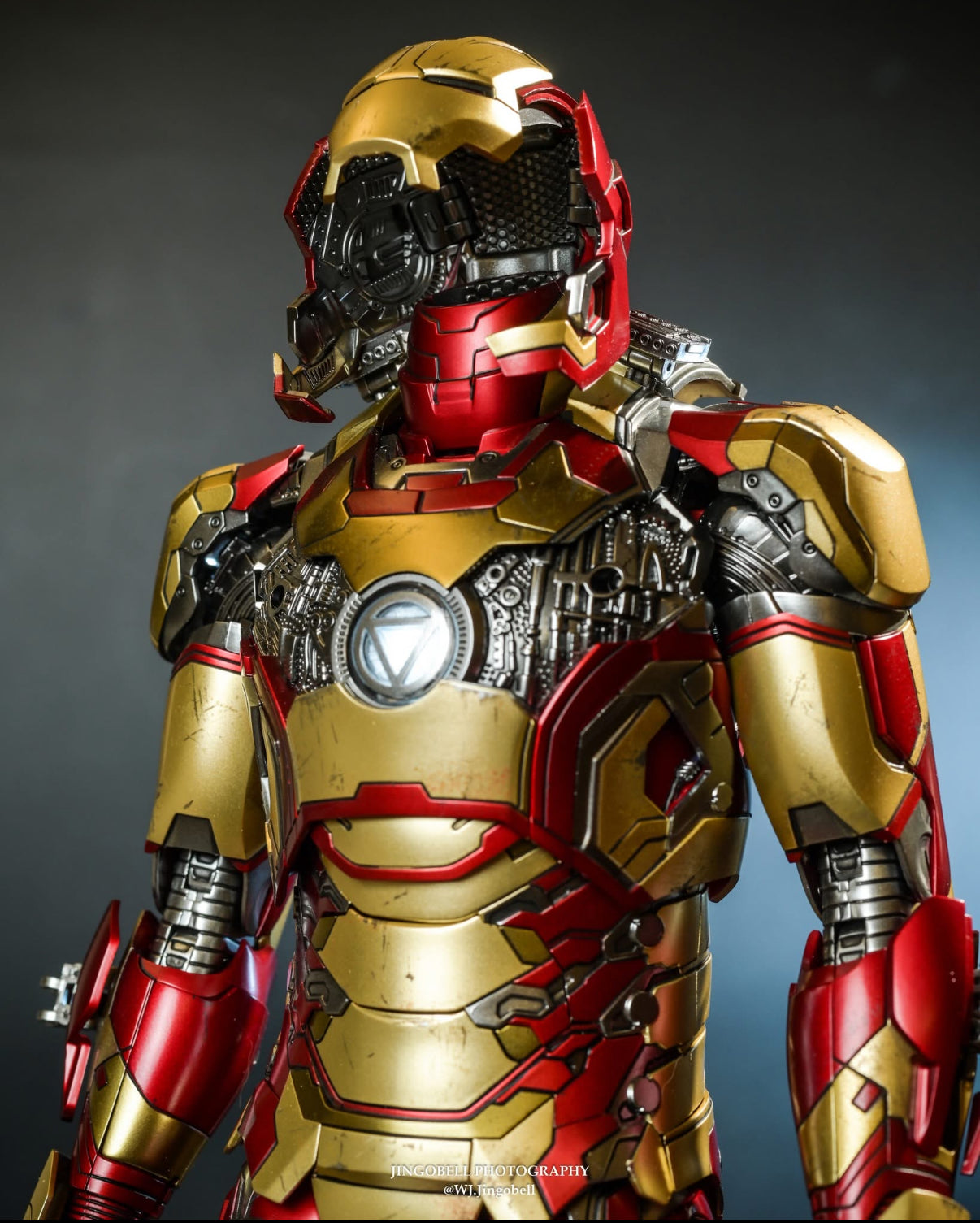 READY🔥Hot Toys MMS759D66B Marvel Ironman 3 Ironman Mark 42 (2.0) 1/6 Scale Collectible Figure (Deluxe Version) Special Edition