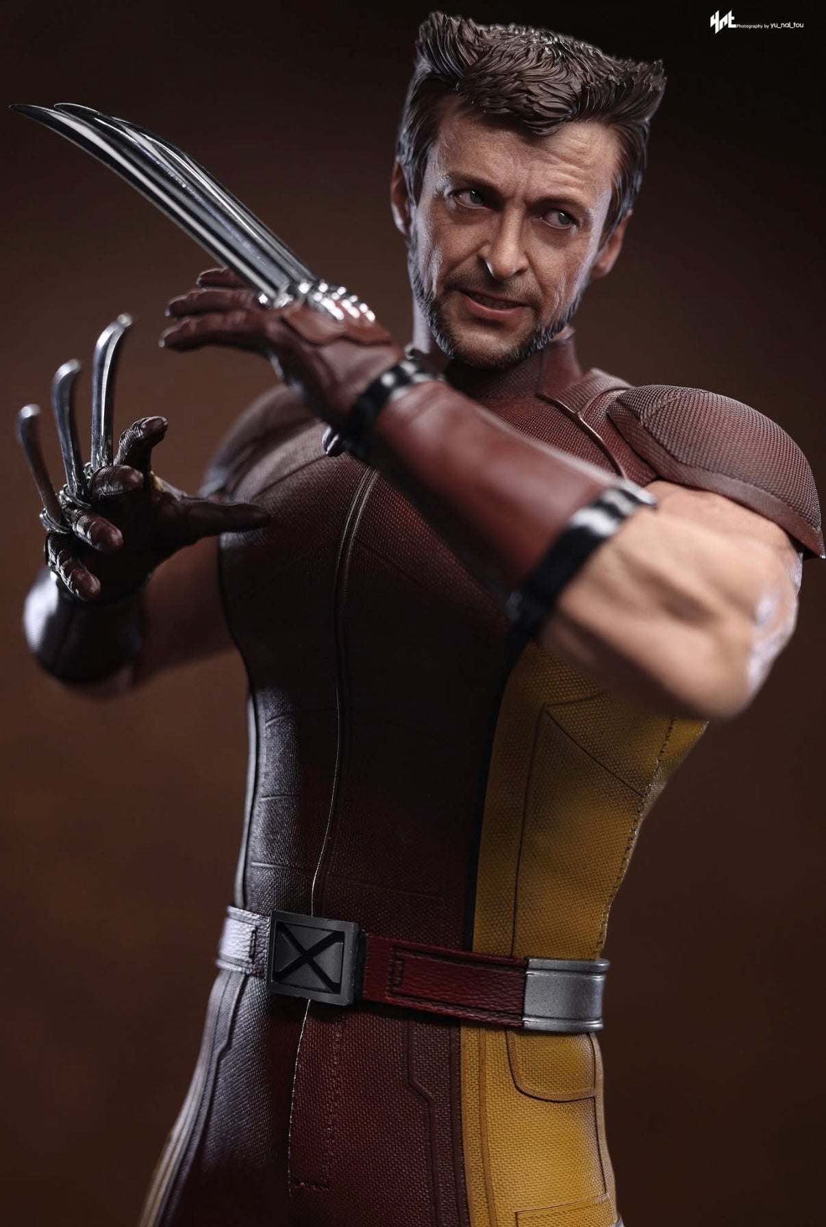 READY🔥Hot Toys MMS831 Deadpool & Wolverine 1/6th scale Wolverine (Classic Brown and Tan) Collectible Figure [Hot Toys Exclusive]