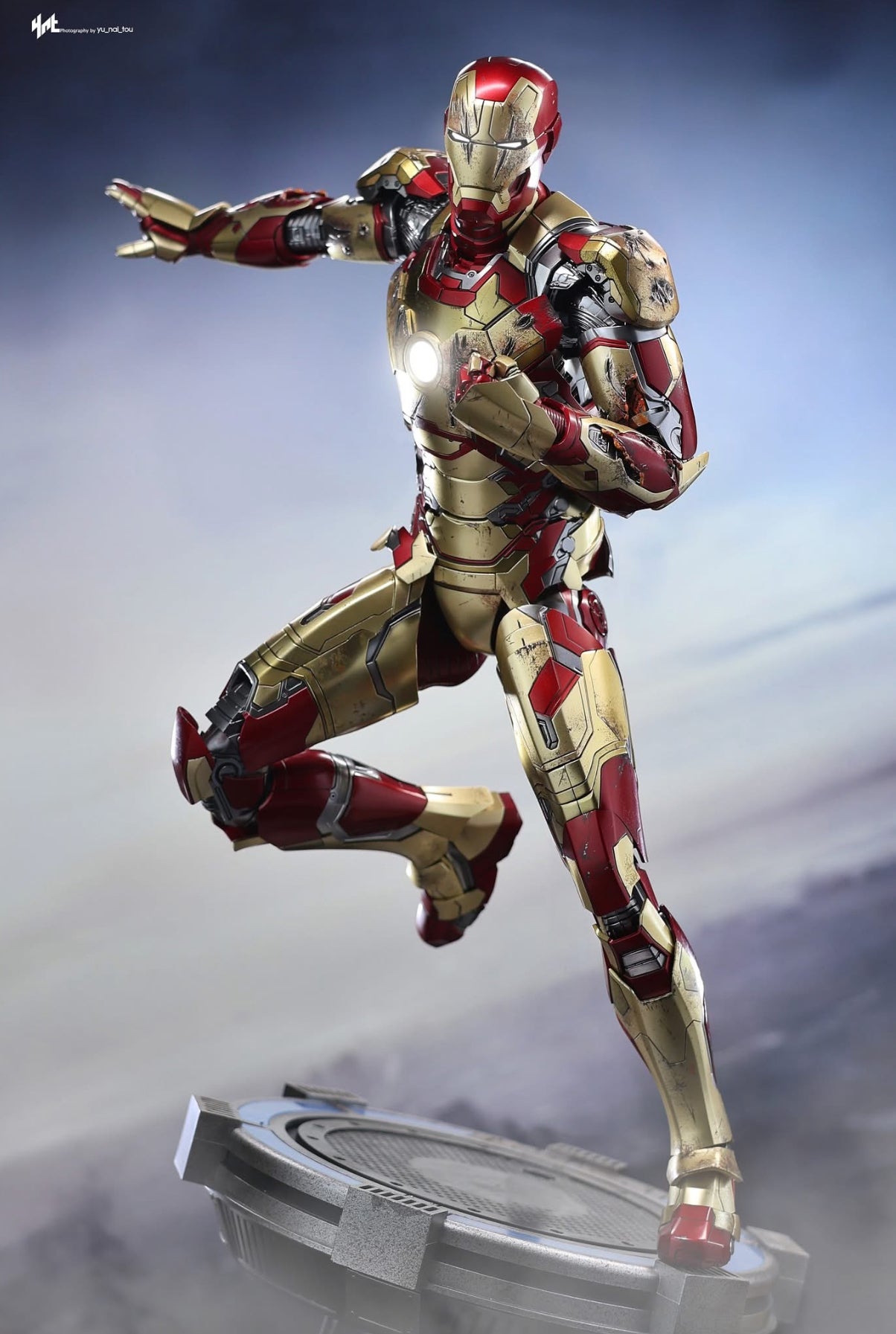 READY🔥Hot Toys MMS759D66B Marvel Ironman 3 Ironman Mark 42 (2.0) 1/6 Scale Collectible Figure (Deluxe Version) Special Edition