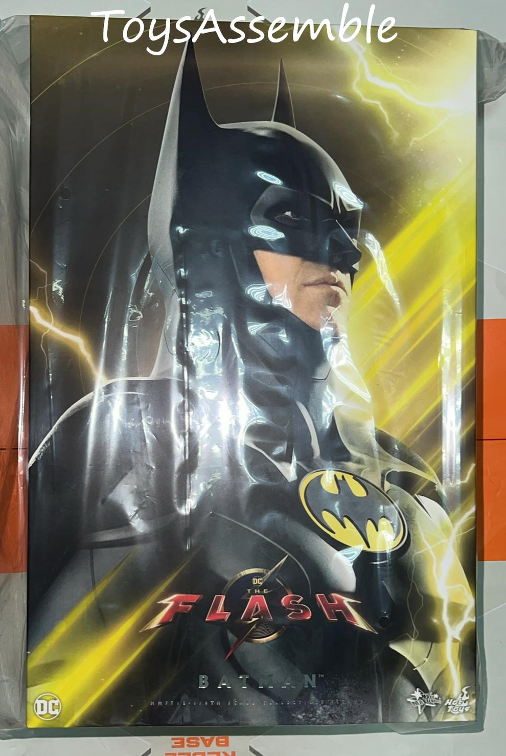 READY🔥Hot Toys MMS712 The Flash – Batman (Modern Suit) 1:6th Scale Col ...