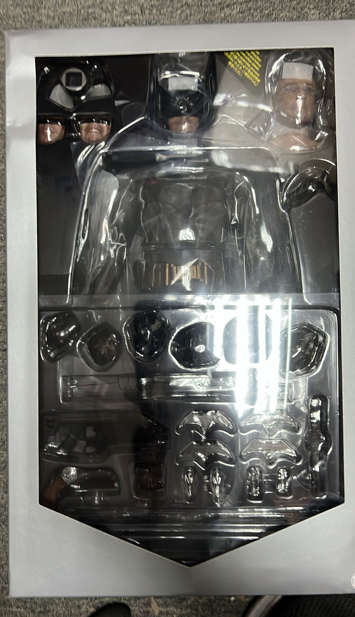 READY🔥Hot Toys MMS731 Batman v Superman: Dawn of Justice - 1/6th scale Batman (2.0) Collectible Figure (Regular Version)